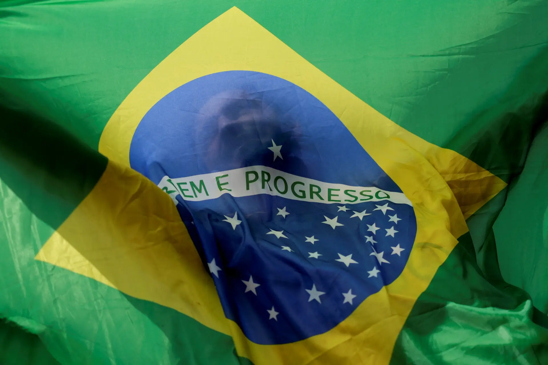 Eleições no Brasil: Lula da Silva e Jair Bolsonaro votaram pouco depois da abertura das urnas