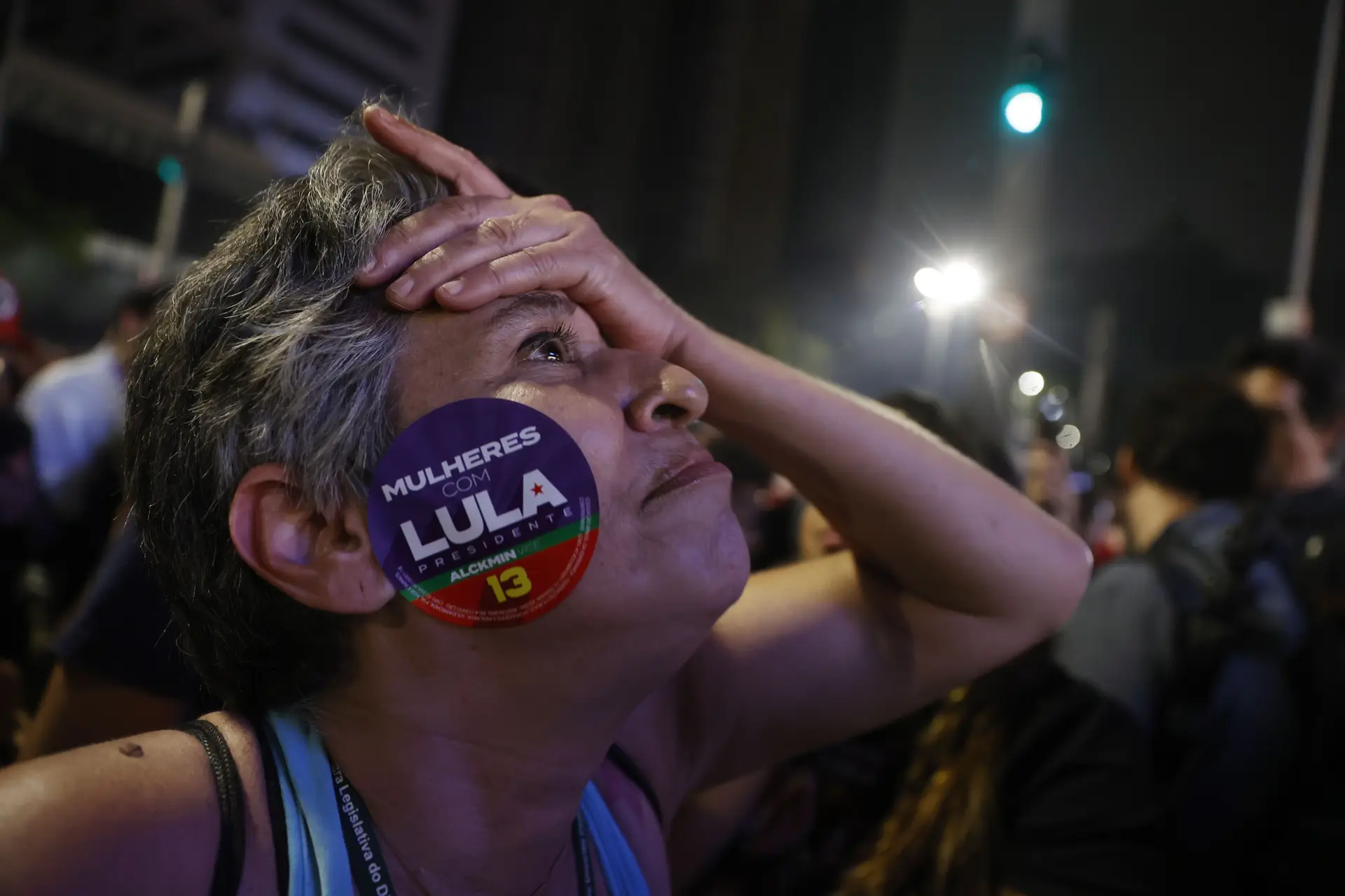 Ao minuto: Brasil vai à 2ª volta, Lula tem só 5 milhões de votos de vantagem: "É só um prolongamento" (como foi a noite)