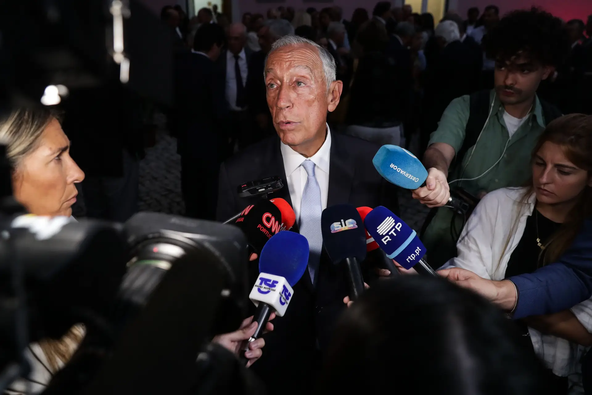 Marcelo suspenso das sondagens