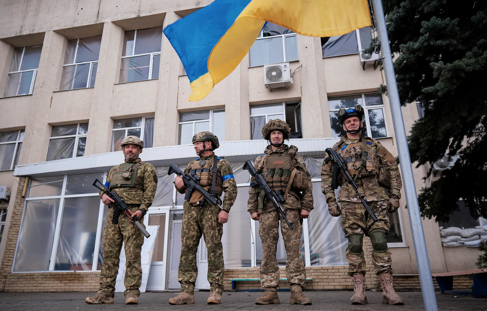 Com a vitória da Ucrânia em Lyman e os avanços em Kherson, “estamos a passar de um desaire militar para um desastre político na Rússia”