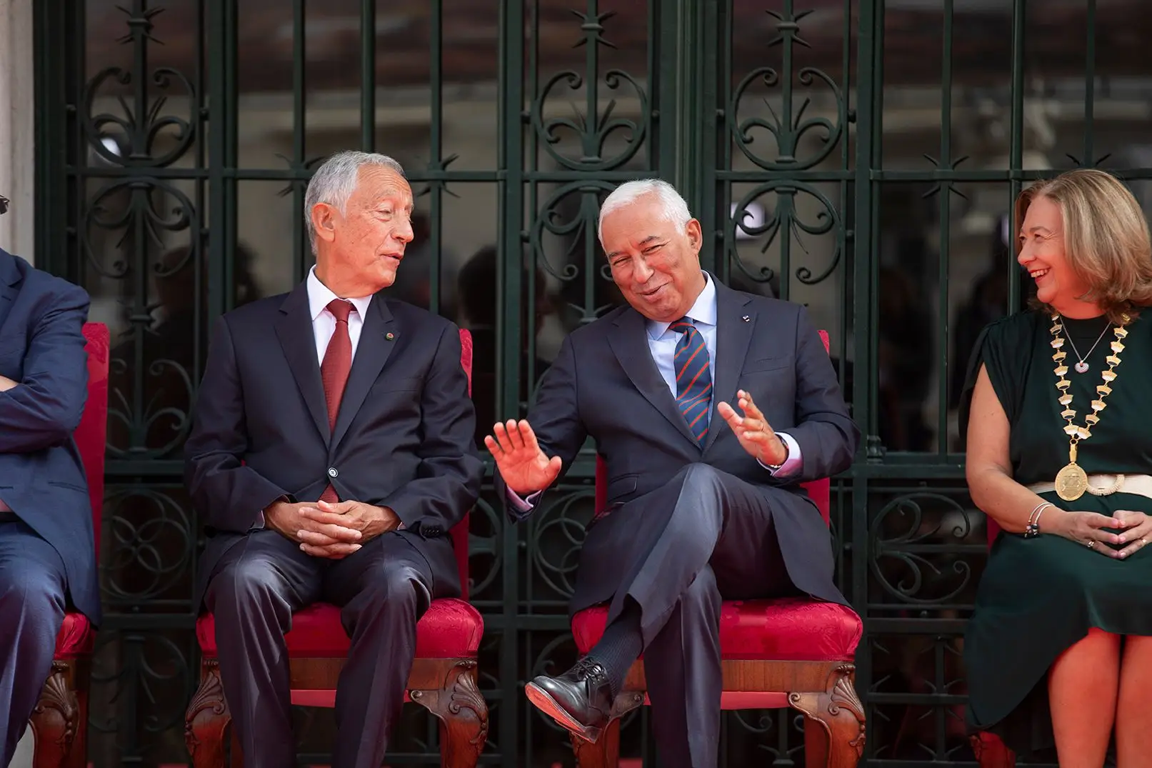 Marcelo e Costa nas cerimónias do 5 de outubro. Horas depois, ambos saudaram inclusão da Ucrânia na candidatura ibérica ao Mundial 2030