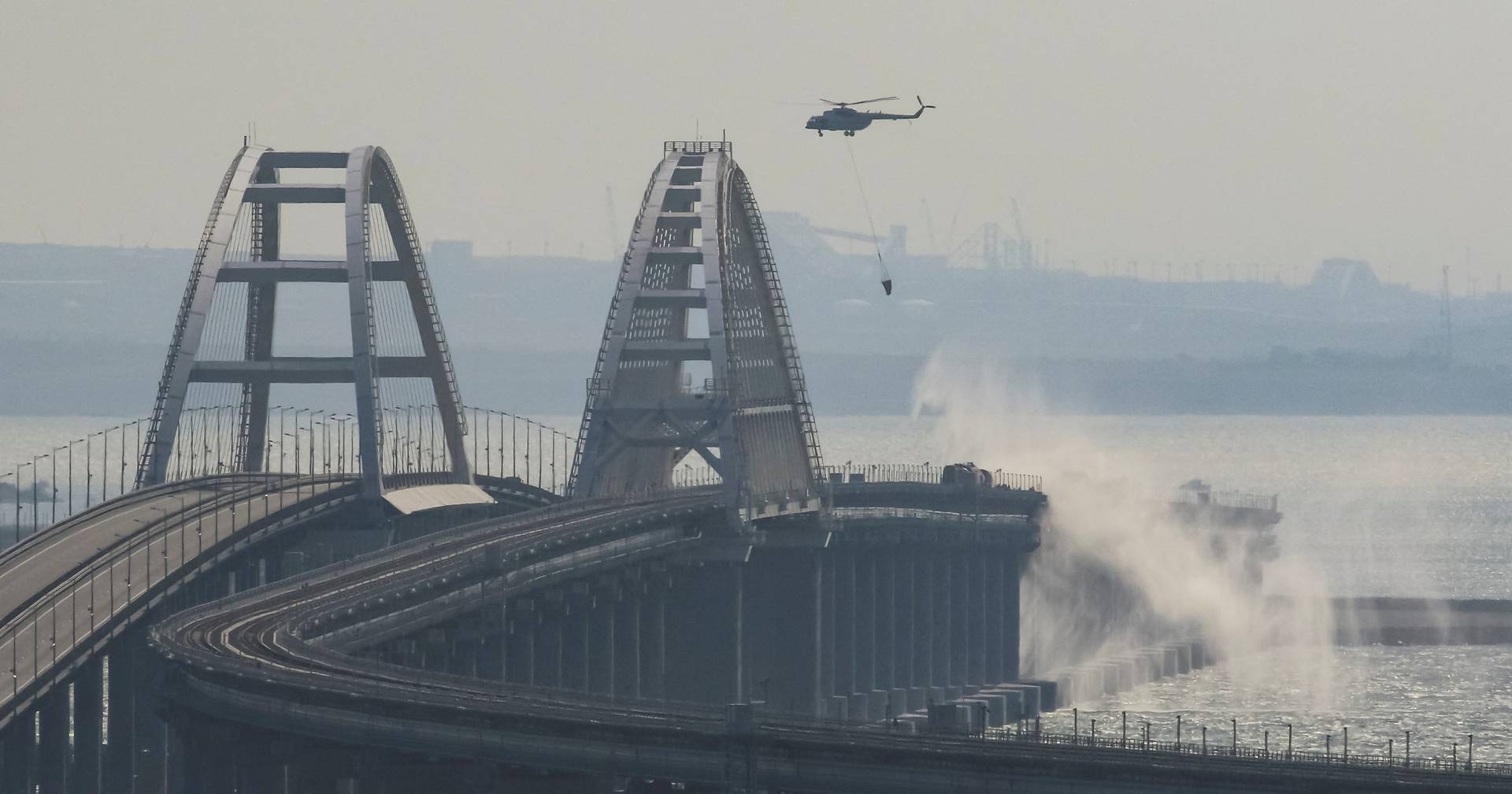 Ataque à ponte da Crimeia: os motivos, as consequências e os vídeos em cinco perguntas e respostas