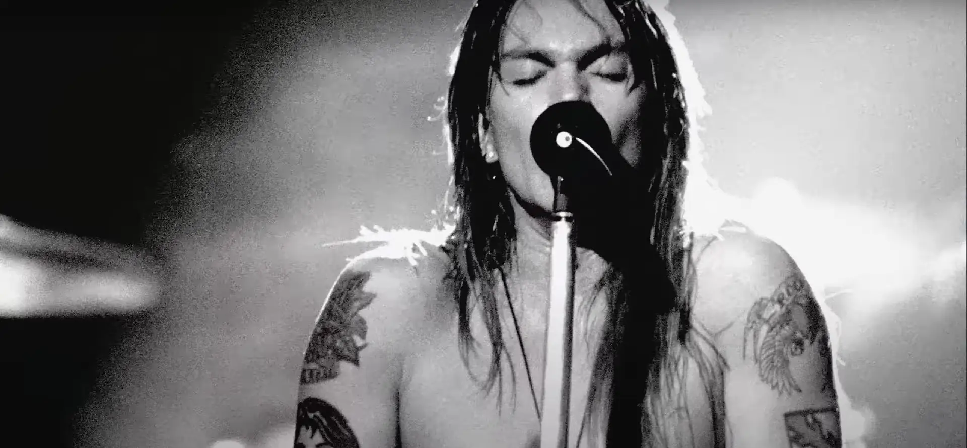 Guns N’ Roses voltam a 1991 e mostram novo vídeo do clássico ‘You Could Be Mine’