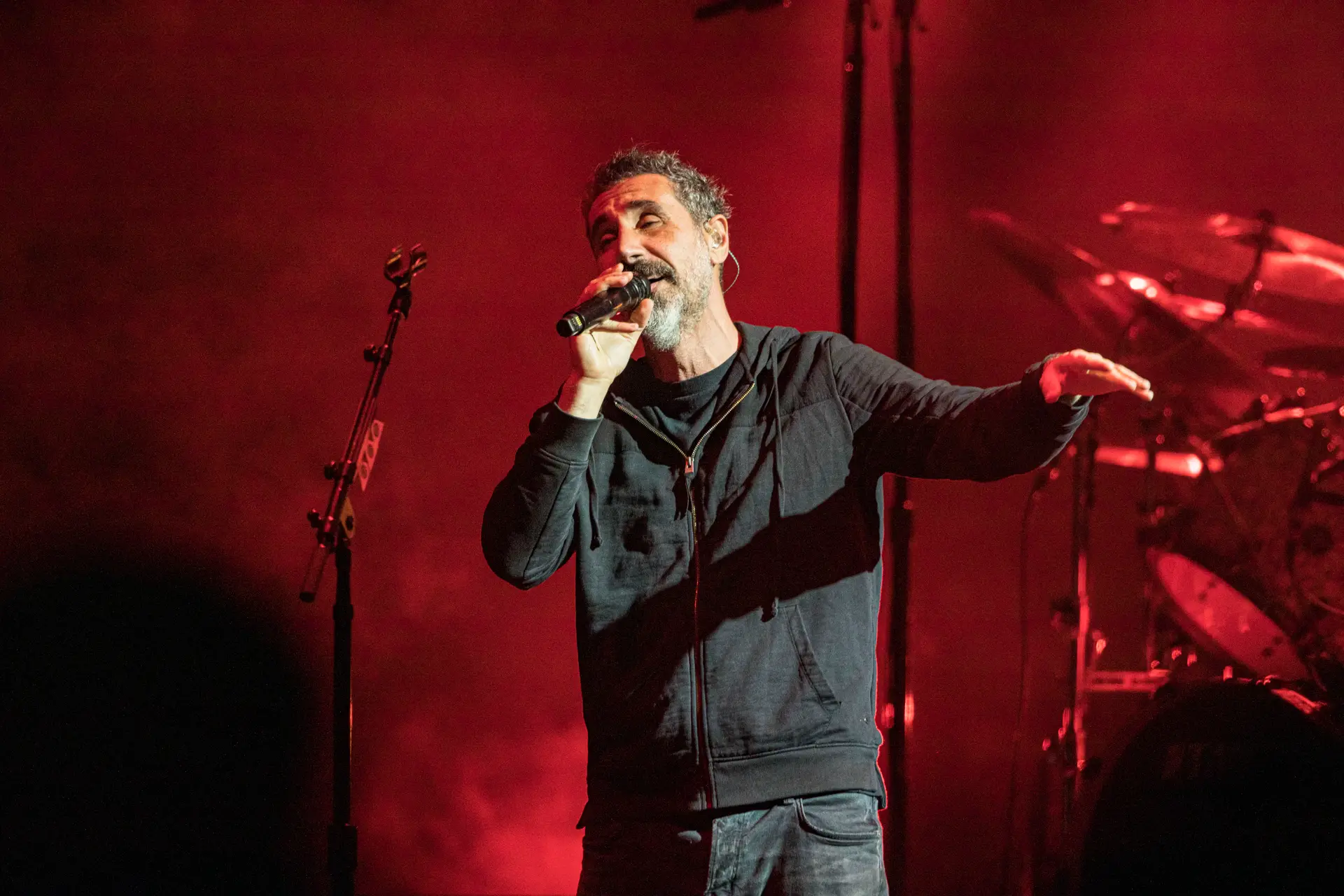 “Os fãs dos System of a Down assustam-me de morte”, diz Serj Tankian. A culpa é de 'Chop Suey'