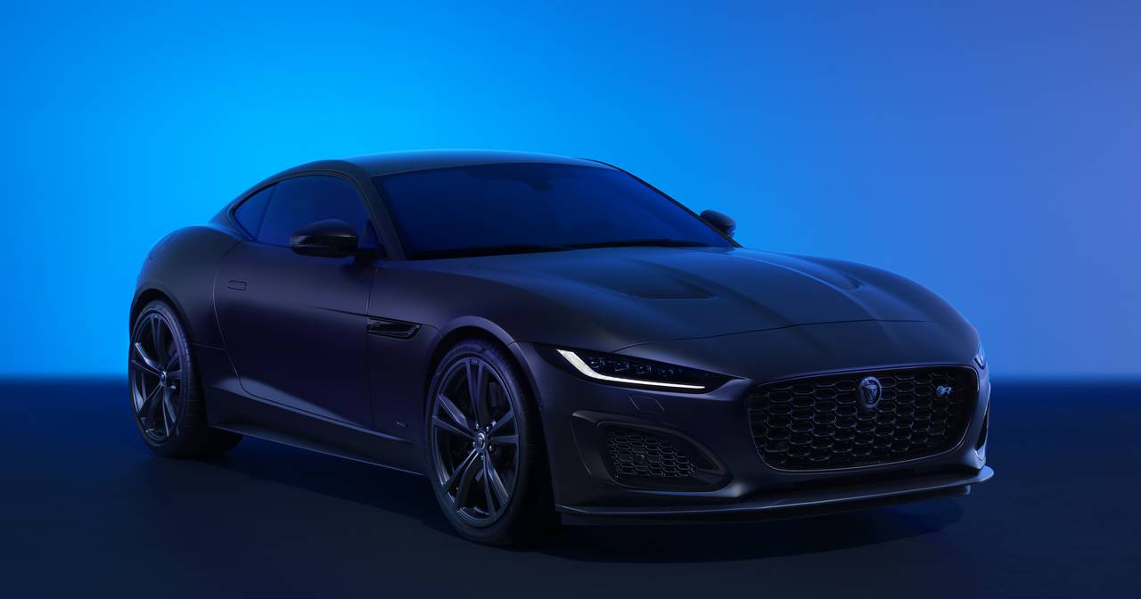 Jaguar e Alpine apresentam novidades. Uma comemora 75 anos de um modelo icónico e o outro está prestes a nascer