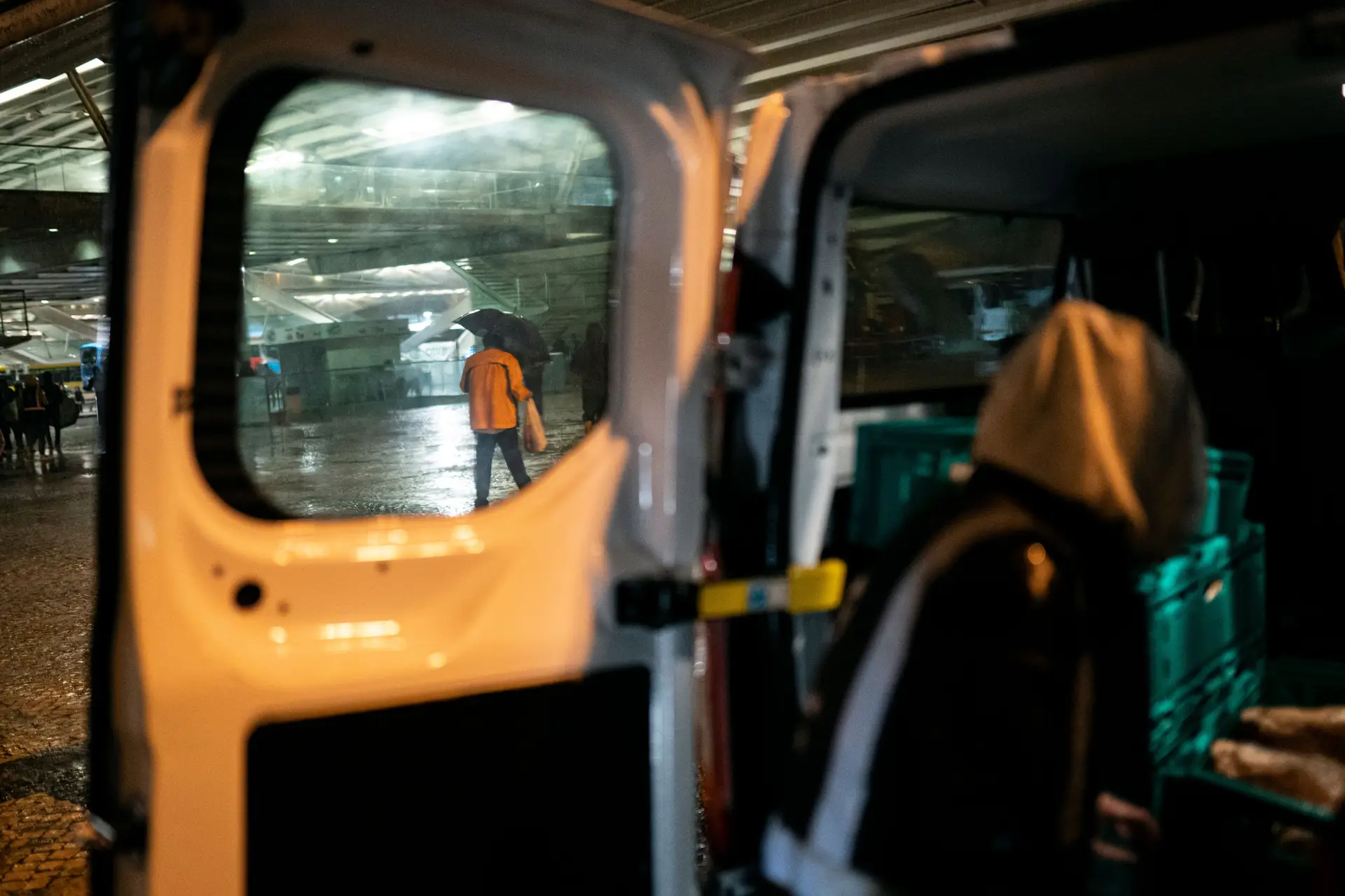 A Comunidade Vida e Paz faz quatro trajetos diários pela cidade de Lisboa em que distribui uma ceia aos sem-abrigo. Atualmente são oferecidas mais de 500 todas as noites
