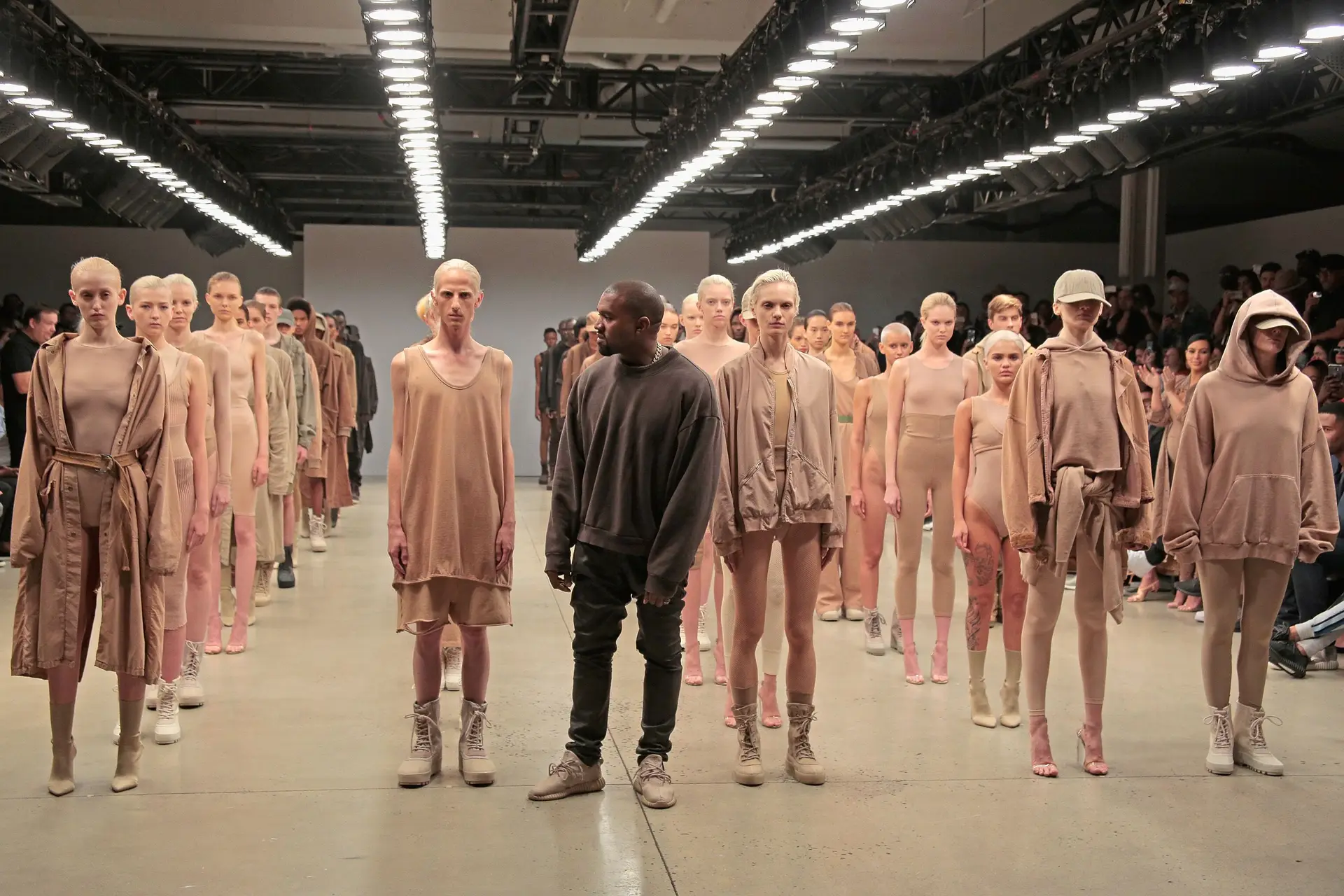 Kanye West em perda: banco JPMorgan Chase obriga o artista a procurar “outra instituição financeira” onde depositar o seu dinheiro