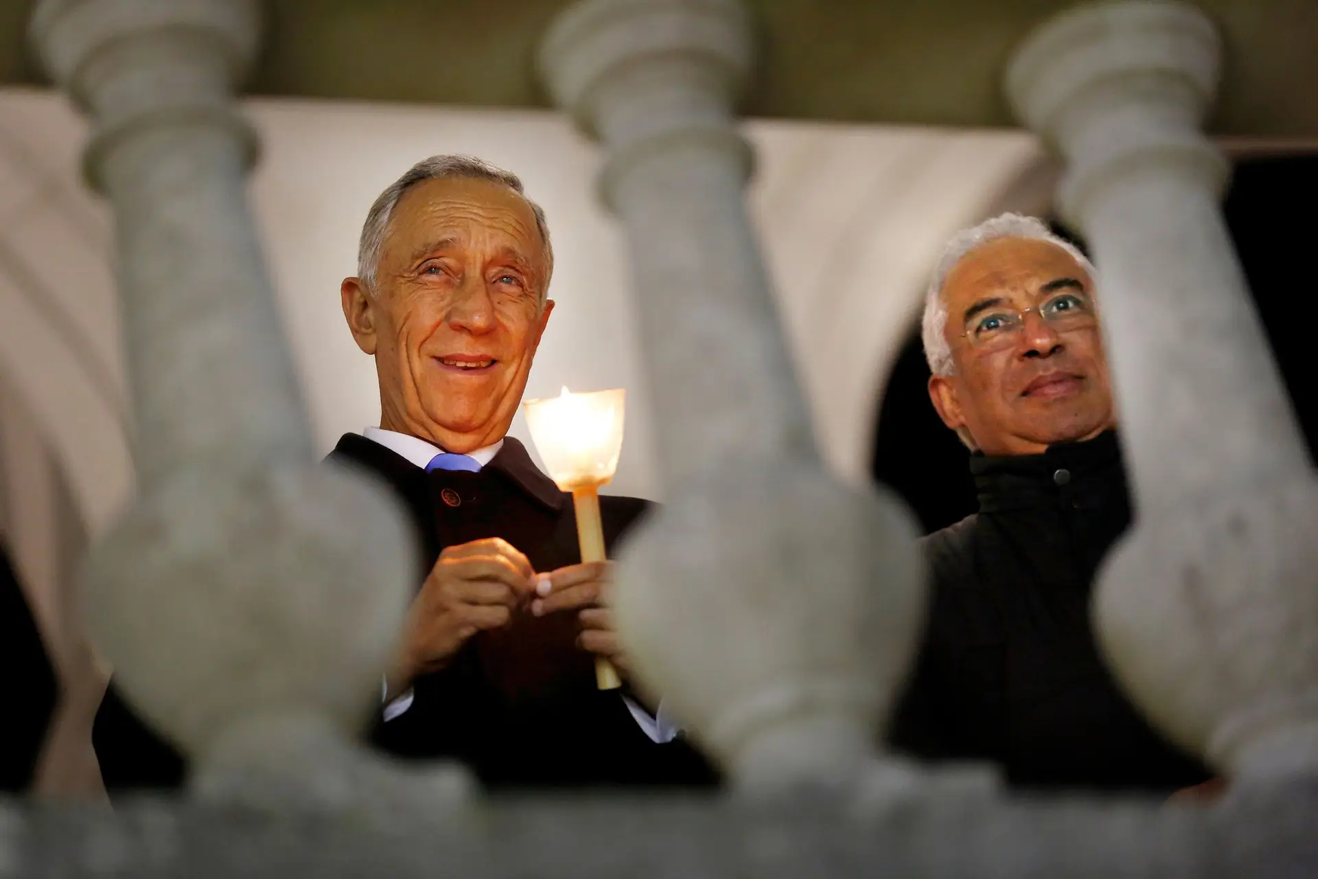 Em 2017, o católico Marcelo esteve com o ateu António Costa em Fátima. Seis anos depois, foi Costa a salvar Marcelo da colagem à Igreja
