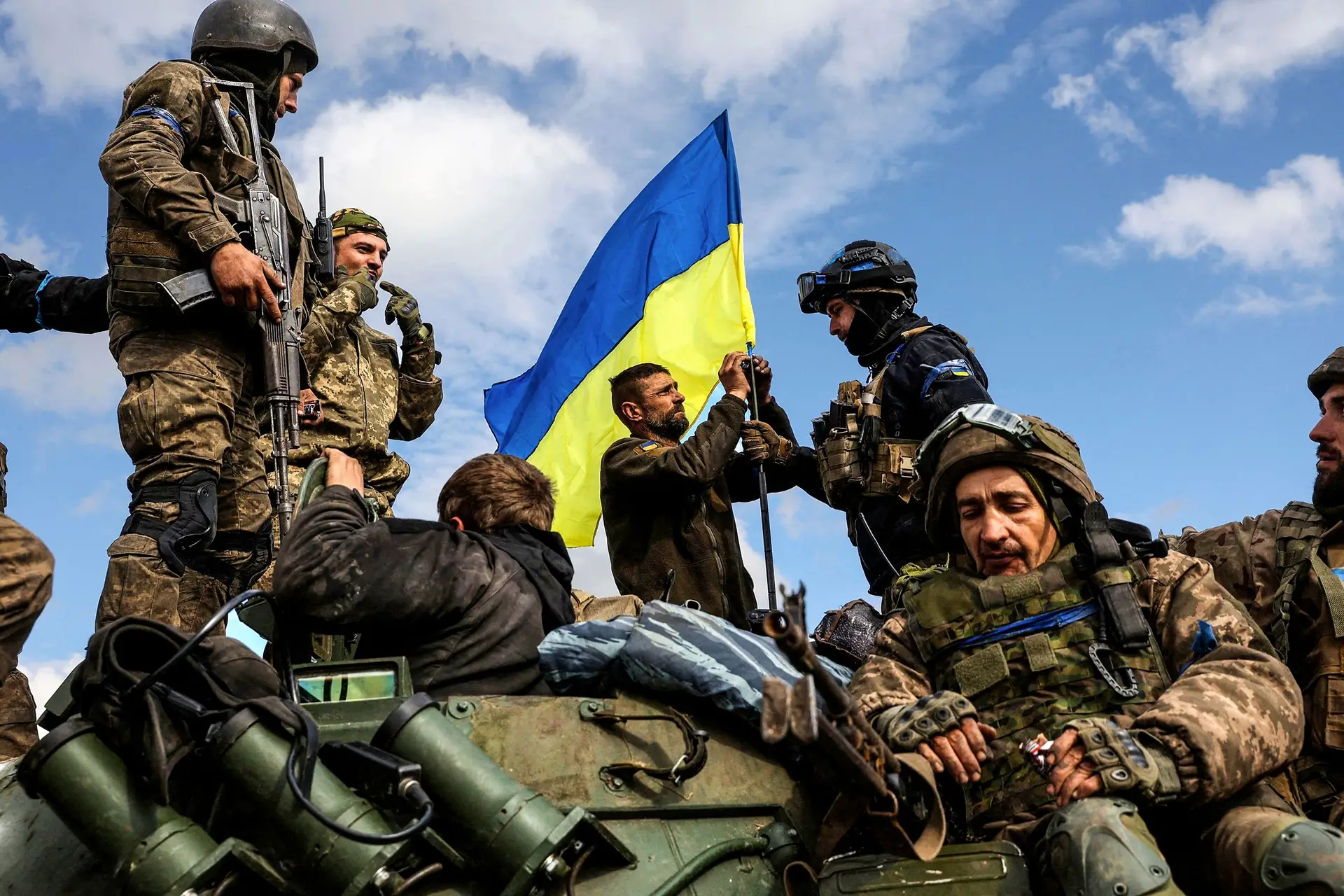 Soldados ucranianos na reconquista da cidade de Lyman, na região de Donetsk, em outubro de 2022