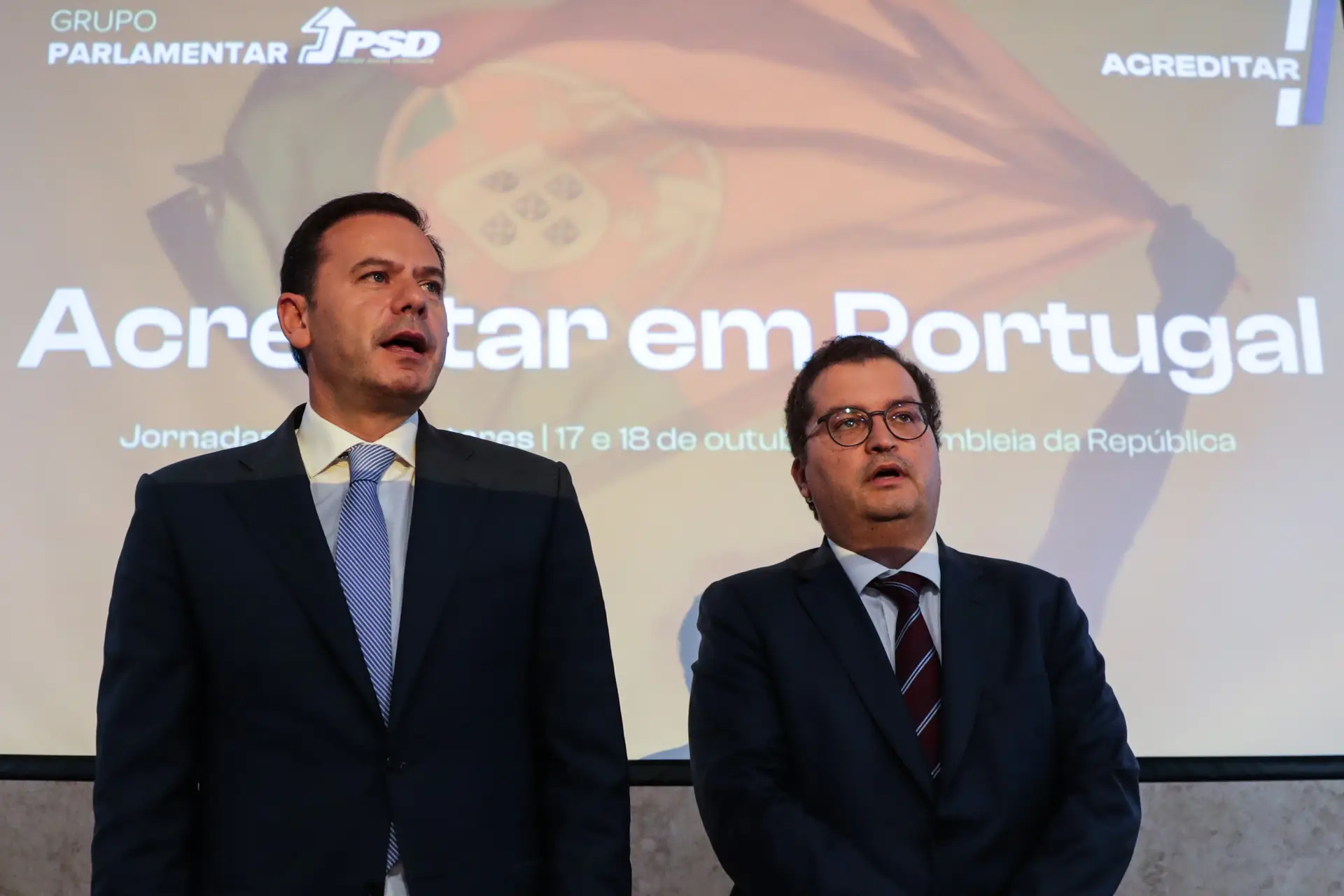 Luís Montenegro e Joaquim Miranda Sarmento no encerramento das Jornadas Parlamentares do PSD