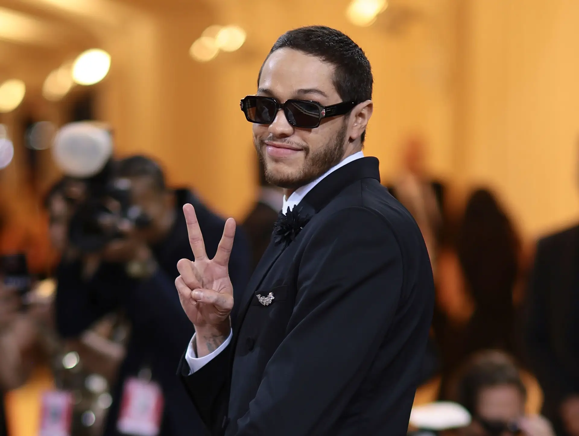 Sem freio, Kanye West volta a atacar brutalmente Pete Davidson em entrevista