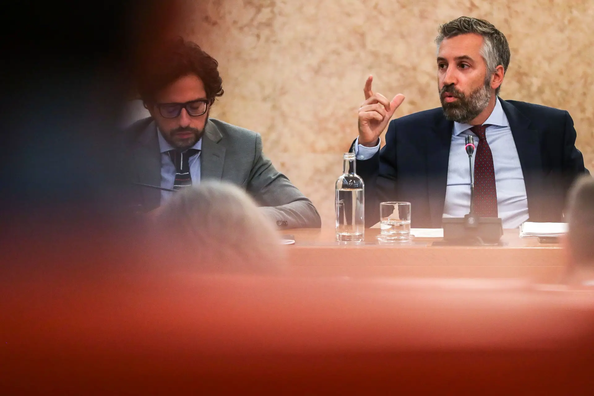Comissão de inquérito vai a tribunal contra diretora jurídica da TAP, ida de Pedro Nuno ao Parlamento sofre alteração