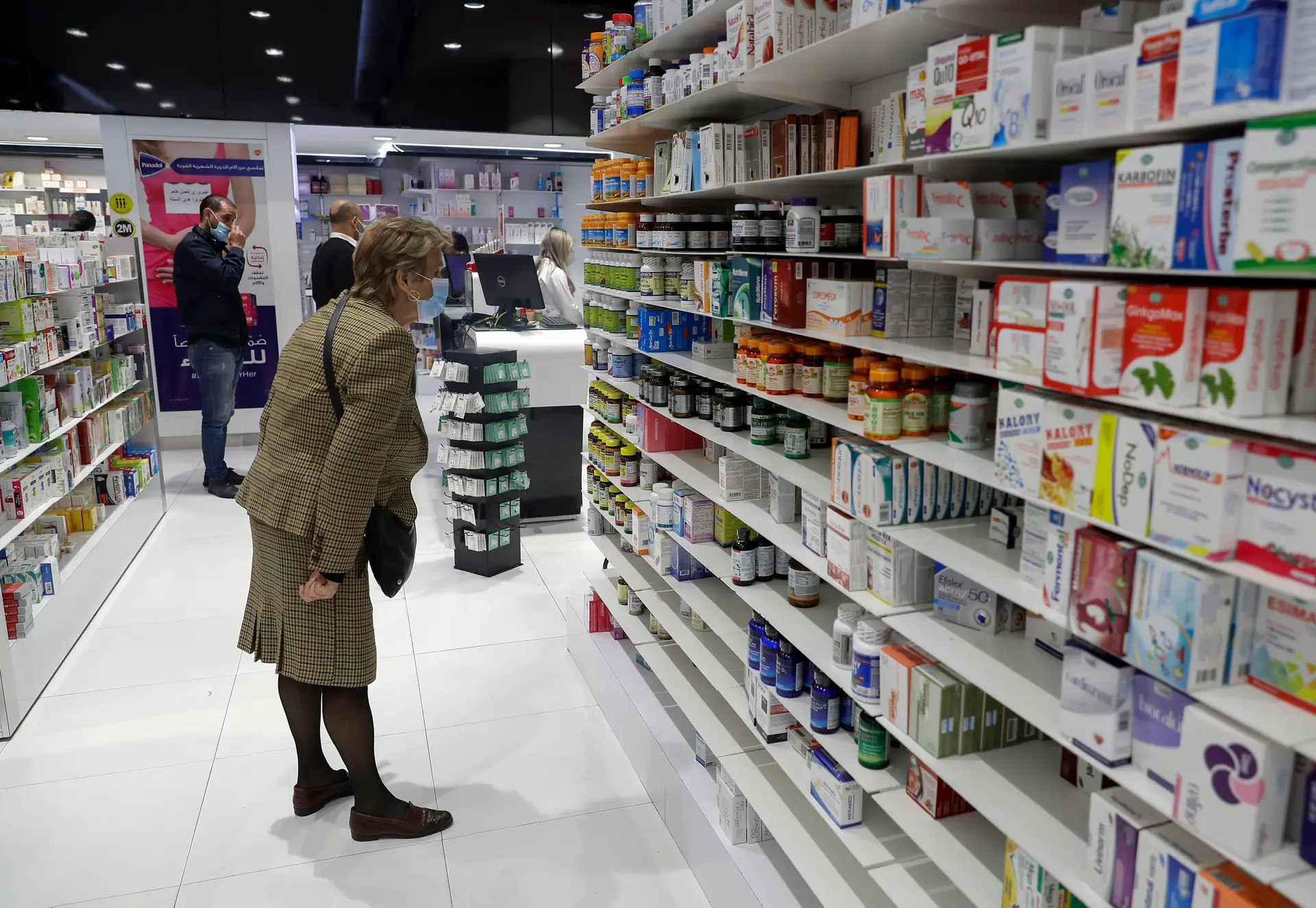 Governo admite que preço dos medicamentos pode subir para compensar “aumento inusitado” dos custos de produção
