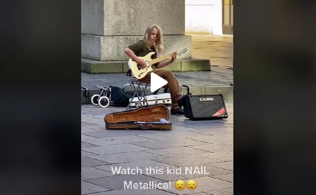 Um jovem artista de rua tocou na perfeição ‘Master of Puppets’, dos Metallica, e acabou a ser elogiado pela banda
