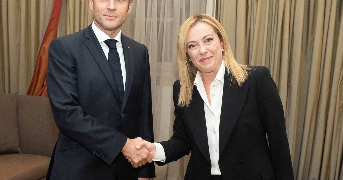 Meloni e Macron concordam em procurar soluções conjuntas para a imigração ilegal