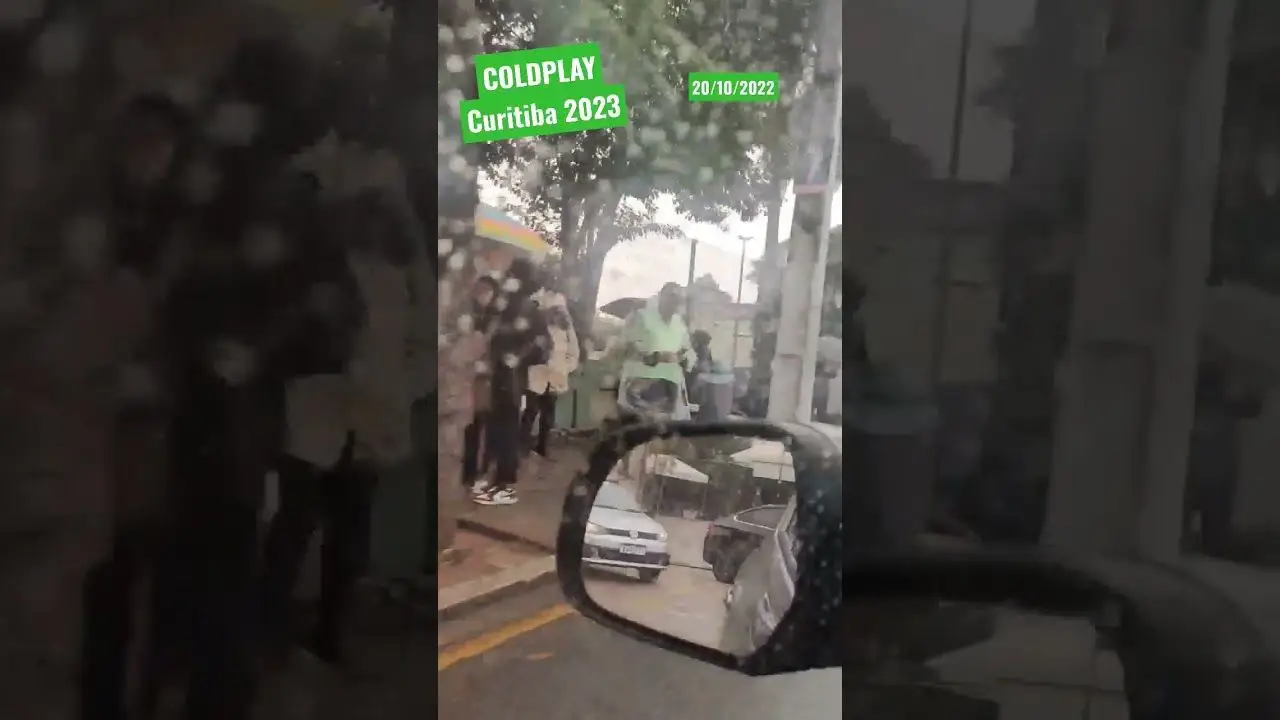 Fãs brasileiros dos Coldplay protestam deitados na rua depois de bilhetes esgotarem em poucos minutos
