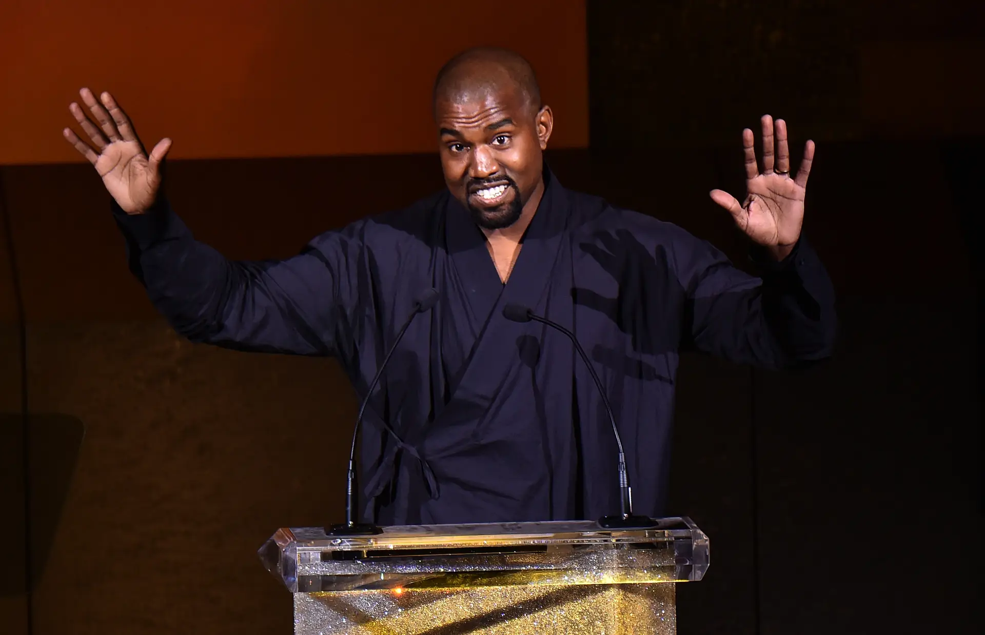 Kanye West foi ver o filho a jogar futebol mas acabou a discutir com uma mulher