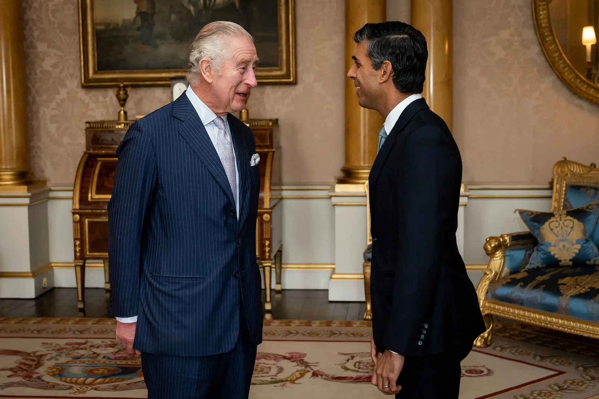 Carlos III convidou Rishi Sunak a formar Governo durante uma audiência no palácio de Buckingham, a 25 de outubro de 2022 