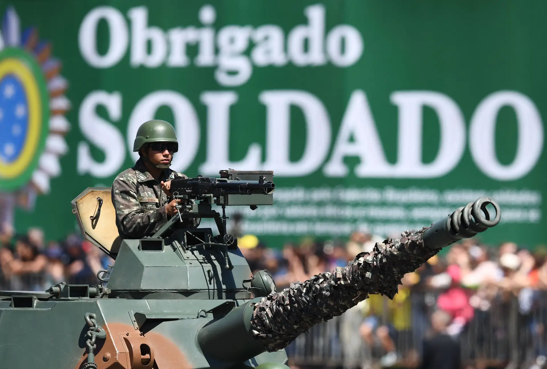 Parada militar alusiva ao Dia do Soldado, em Brasília