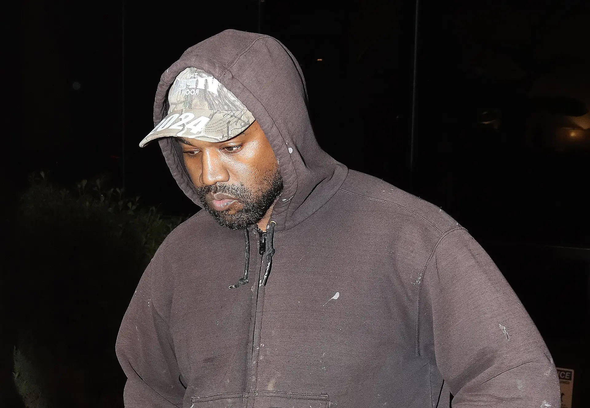 Kanye West apareceu de surpresa nos escritórios da Skechers. Acabou expulso