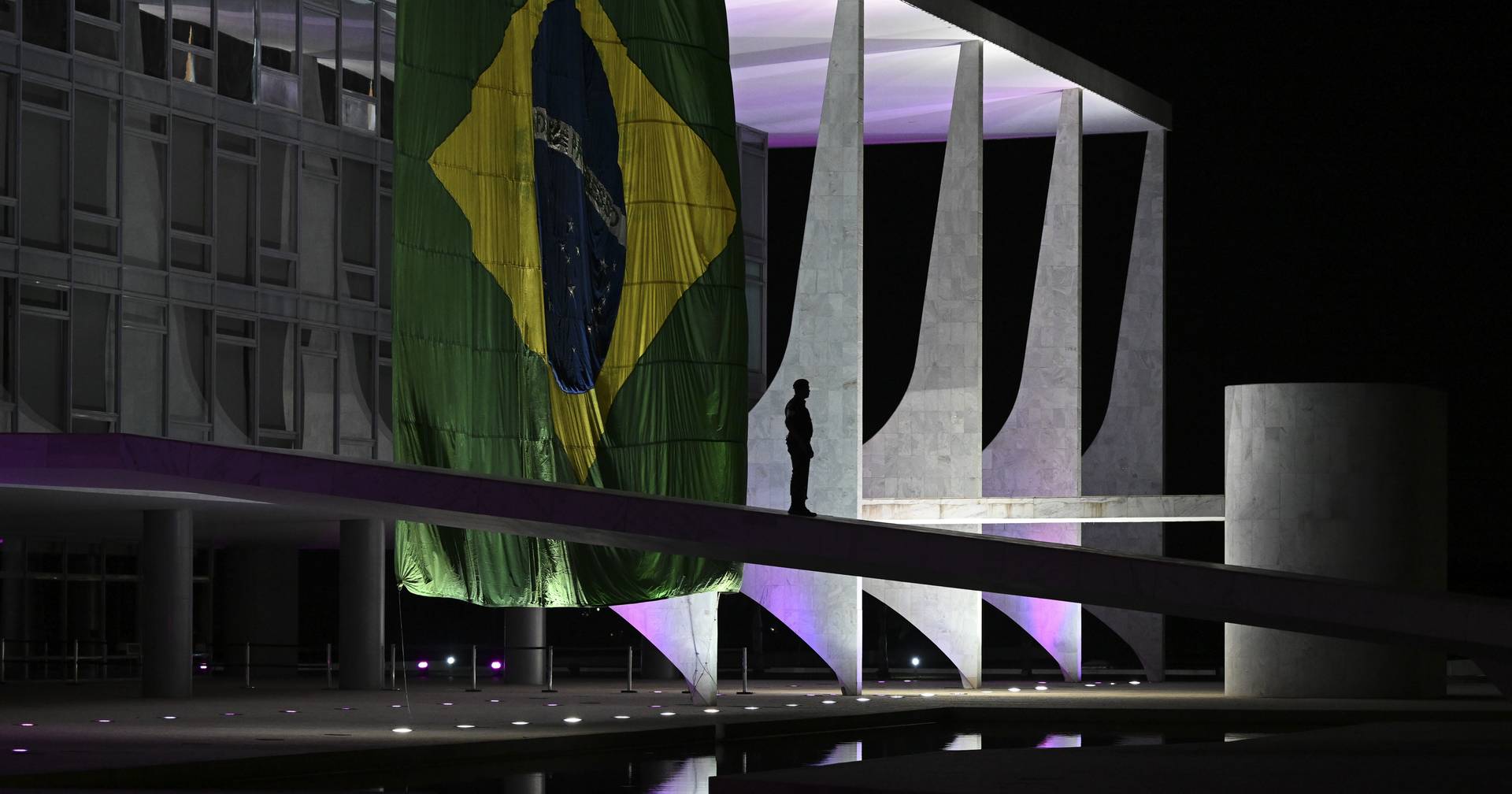 Silêncio de Bolsonaro com derrota indica transição problemática para Lula