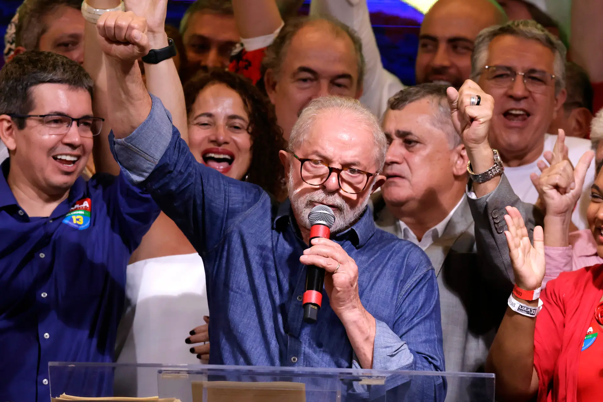 Lula da Silva junto dos seus mais próximos apoiantes no momento do discurso de vitória 