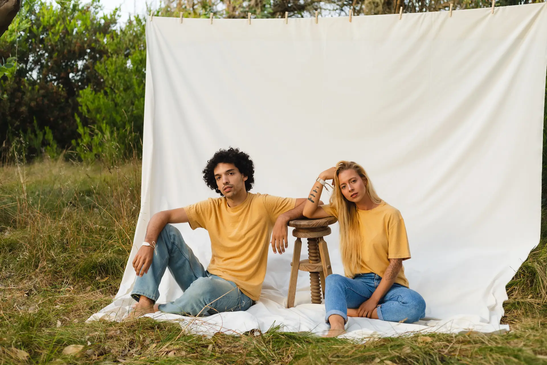 A "t-shirt yellow onion" no catálogo da Sensihemp