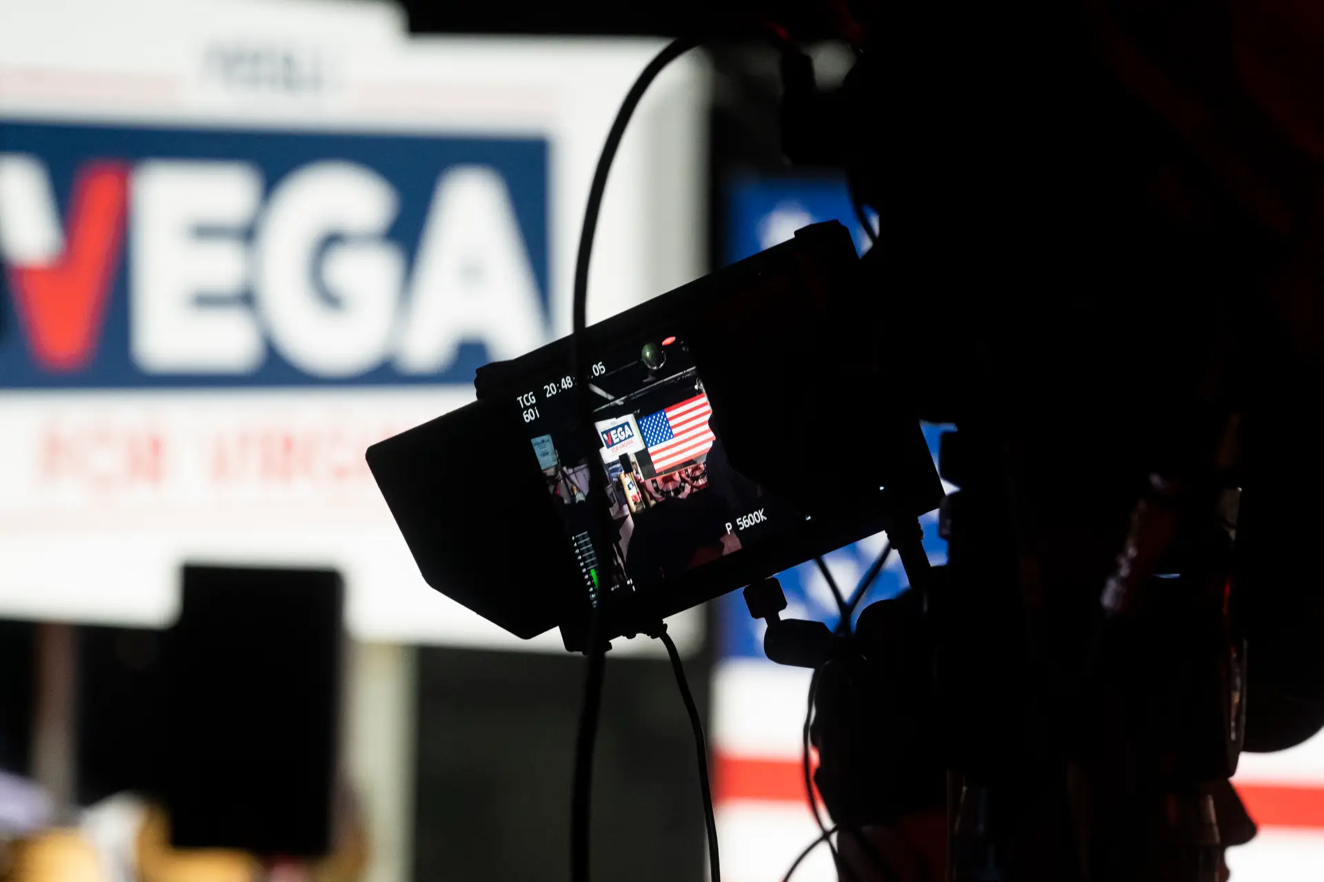 Câmaras de televisão num ato de campanha para as eleições de 8 de novembro nos Estados Unidos, no Estado da Virgínia 