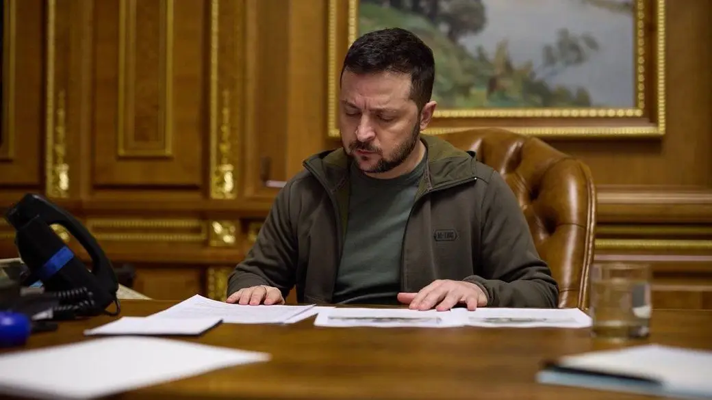 Zelensky denuncia "atrocidades" russas em Kherson e "mais de 400 crimes de guerra"