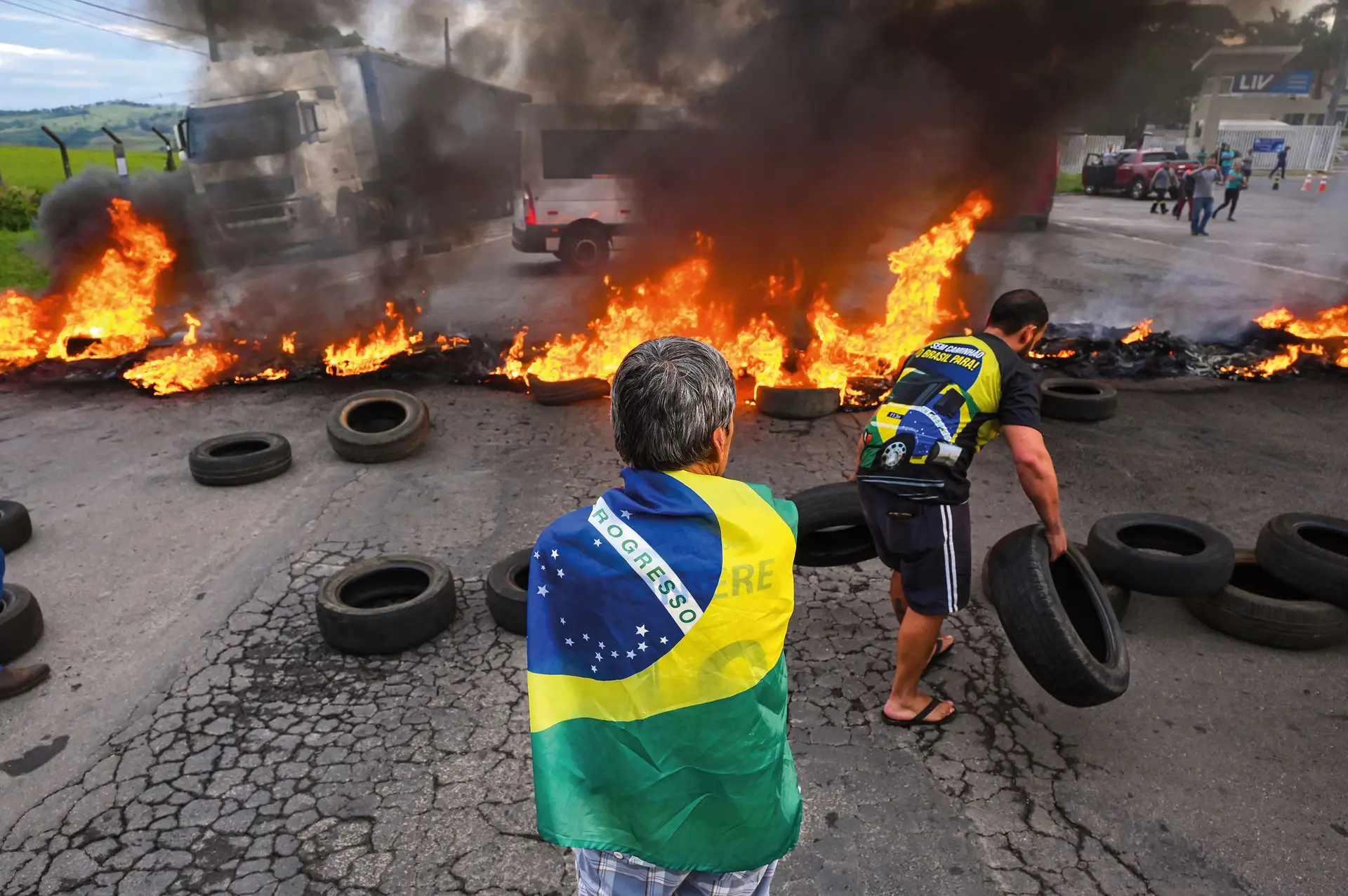 Apoiantes de Bolsonaro bloquearam centenas de estradas após a derrota do Presidente