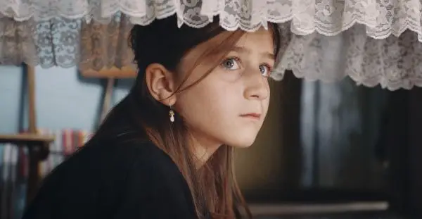 Lua Michel é a menina que interpreta Salomé. A jovem atriz é filha de Cristèle, a realizadora