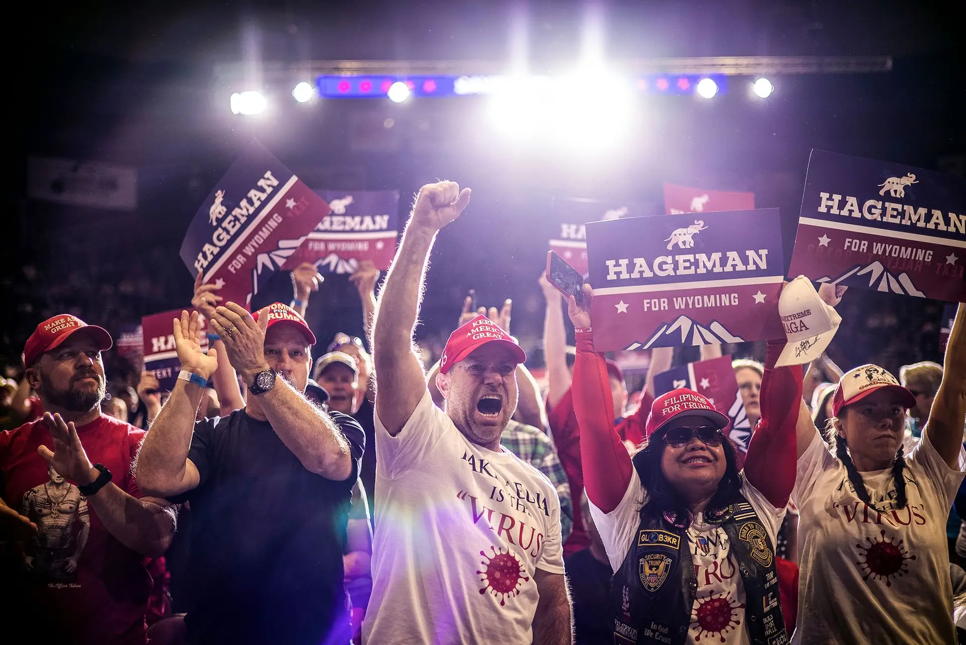 Comício no estado de Wyoming a favor de Harriet Hageman, candidata apoiada por Trump que venceu nas primárias Liz Cheney, crítica do ex-Presidente