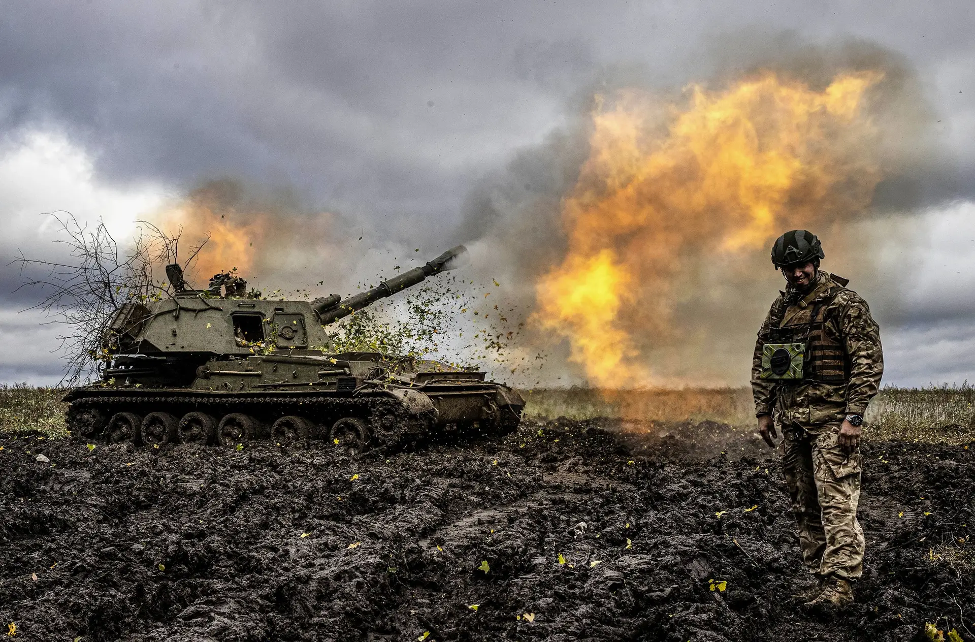 Tanques ucranianos atacam posições russas em Bakhmut, na região ocupada de Donetsk