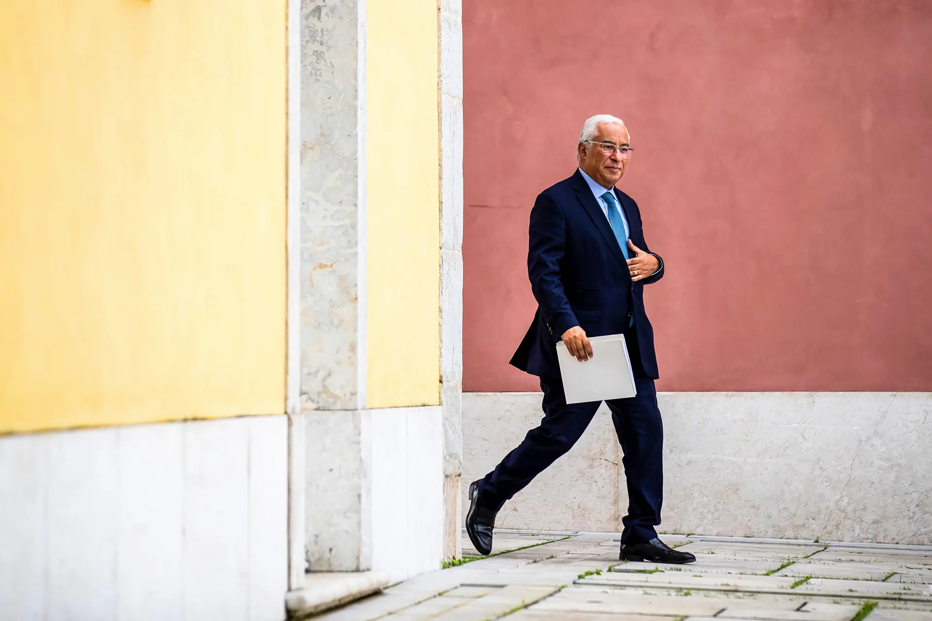 Secretário de Estado Adjunto e gabinete de comunicação funcionam junto de Costa em São Bento