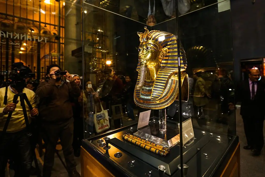 A máscara fúnebre de Tutankhamon, exposta no Museu Egípcio do Cairo, atrai milhares de visitantes anualmente