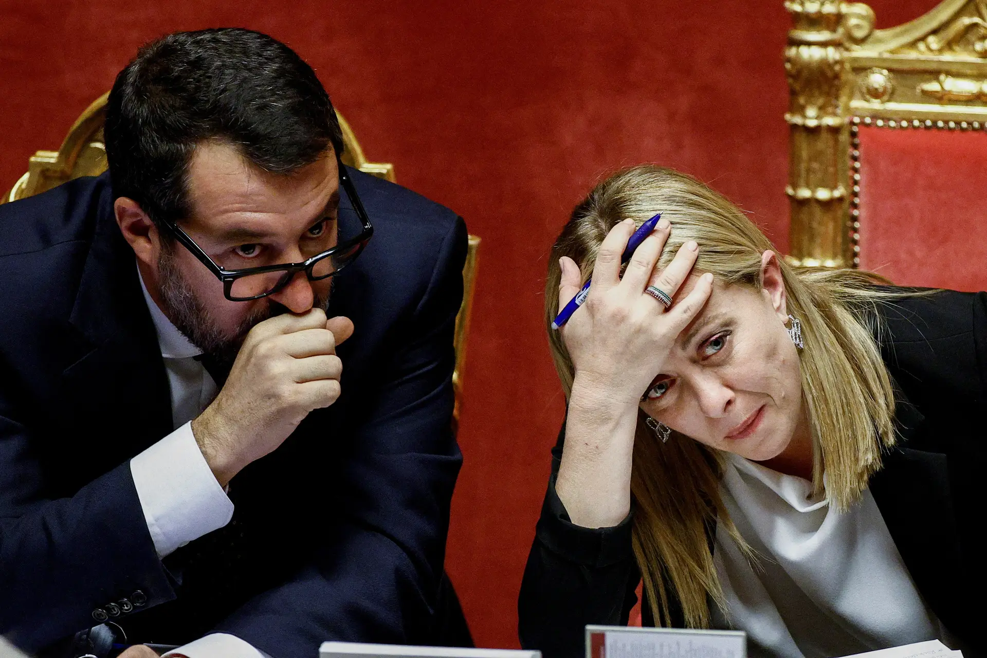 O ministro das Infraestruturas, Matteo Salvini (Liga), e a primeira-ministra, Giorgia Meloni (Irmãos de Itália), são as figuras mais marcantes do primeiro Executivo italiano chefiado pela extrema-direita