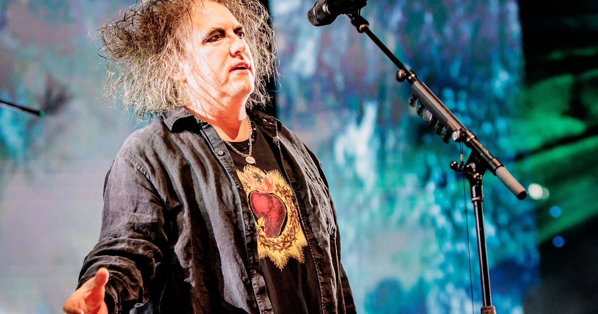 Robert Smith diz que os Cure cancelaram 7 mil bilhetes que foram comprados para revender