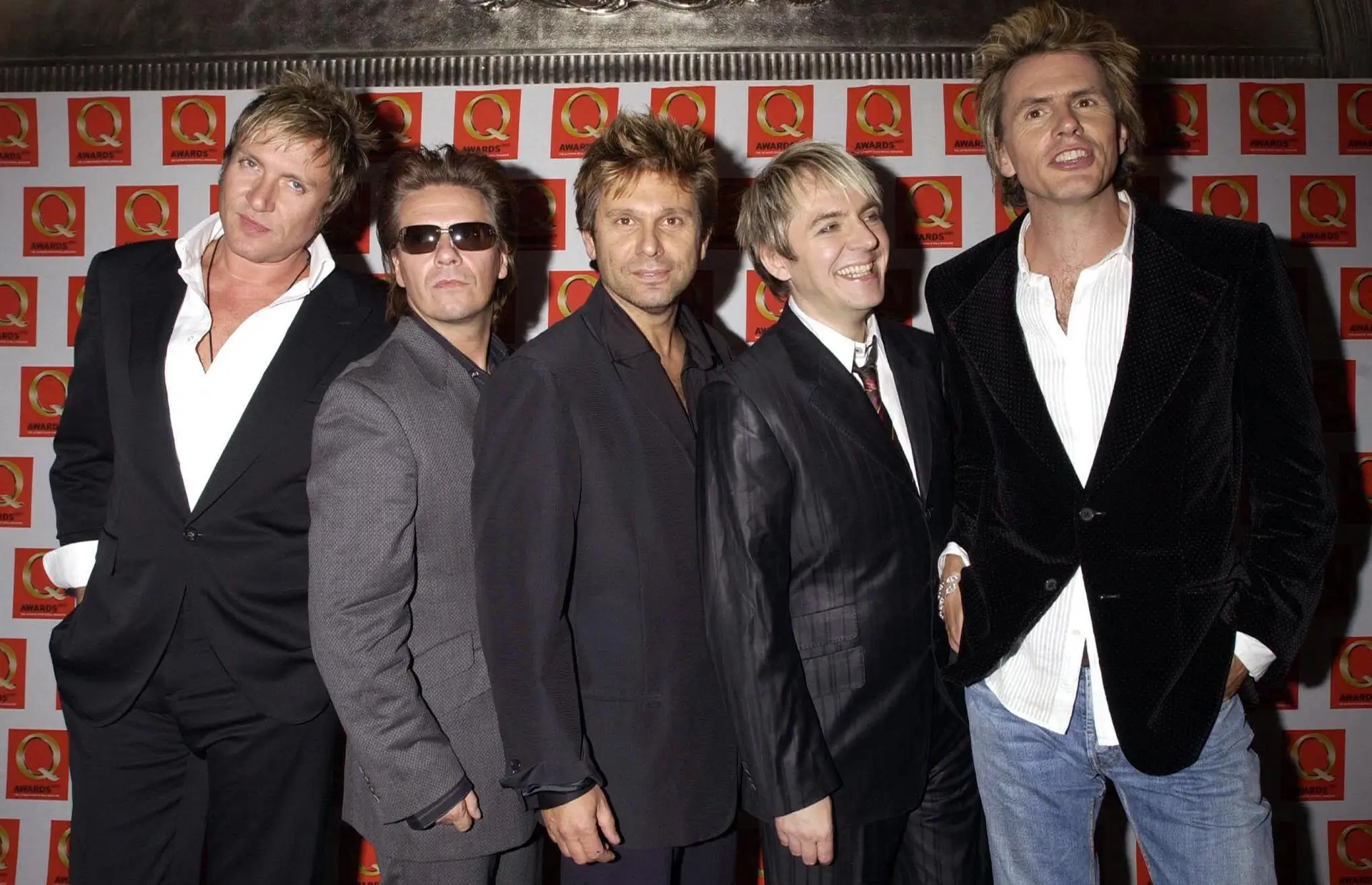 Duran Duran em 2000: Andy Taylor é o segundo a contar da esquerda