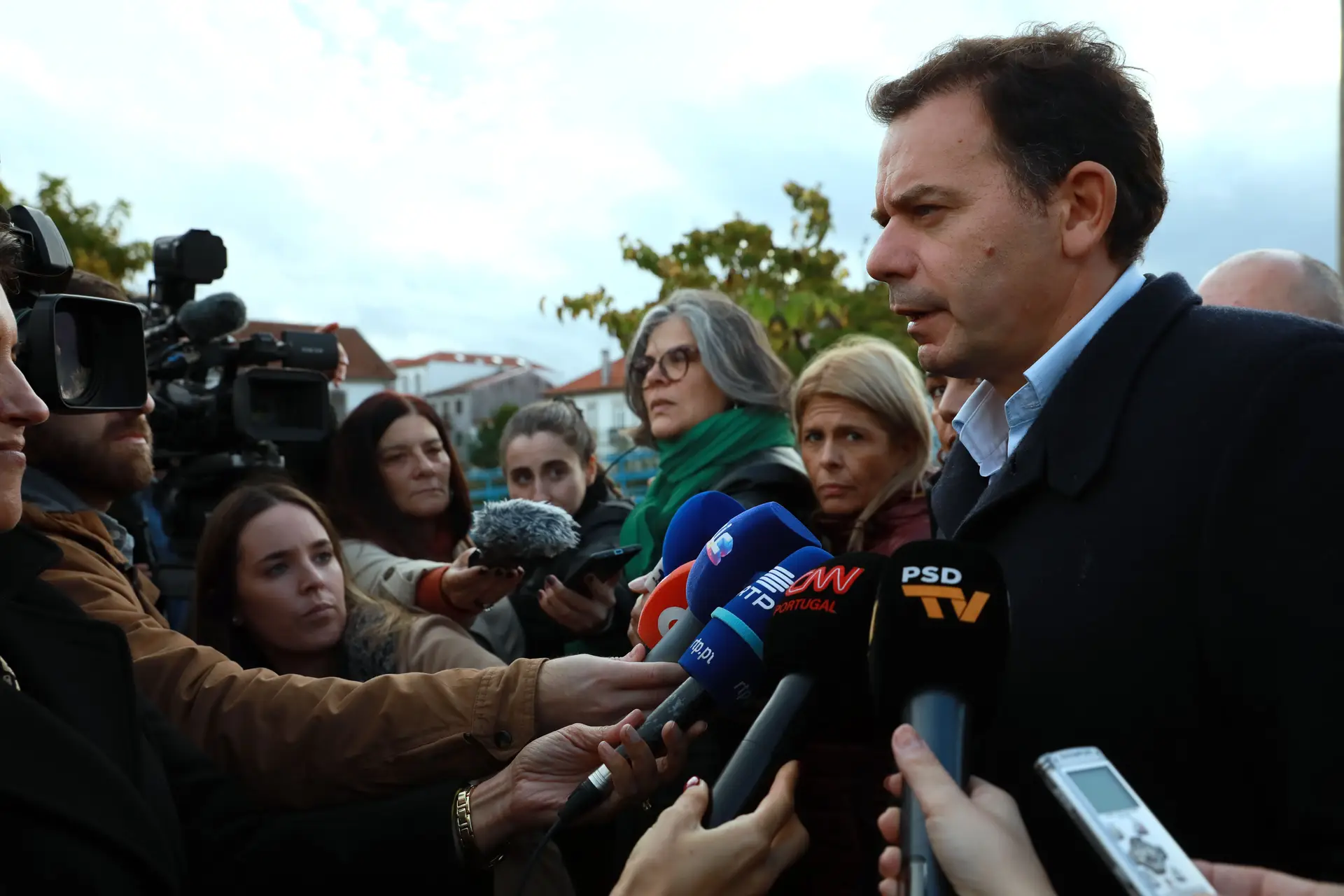 Montenegro admite suspensão de dirigente do PSD alvo de buscas