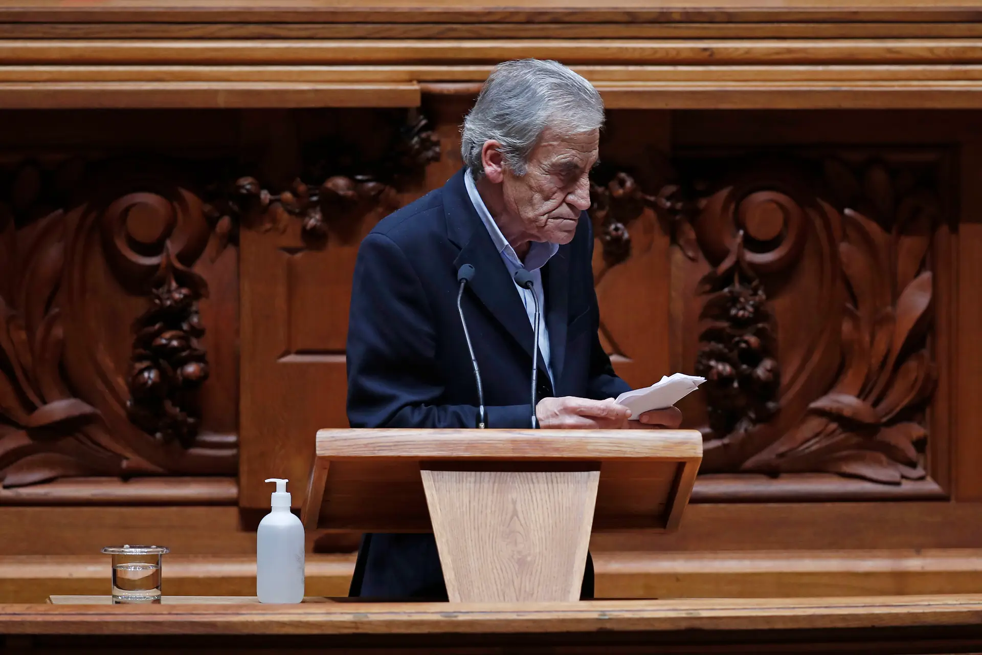 PCP prepara encontro de saída de Jerónimo com ataques para fora e alertas para dentro