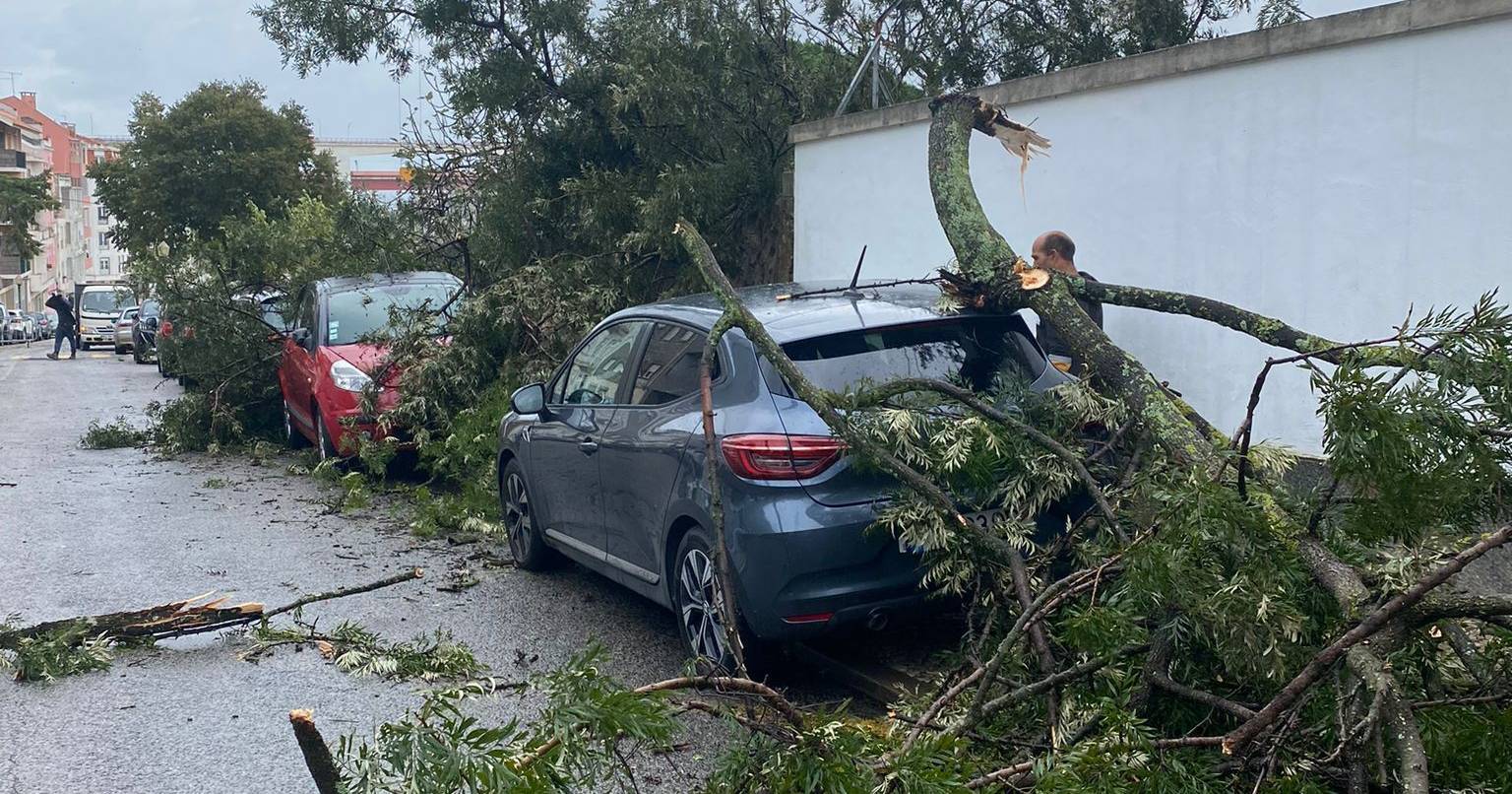 Tornado de baixa intensidade passou por Lisboa, chuva forte provoca