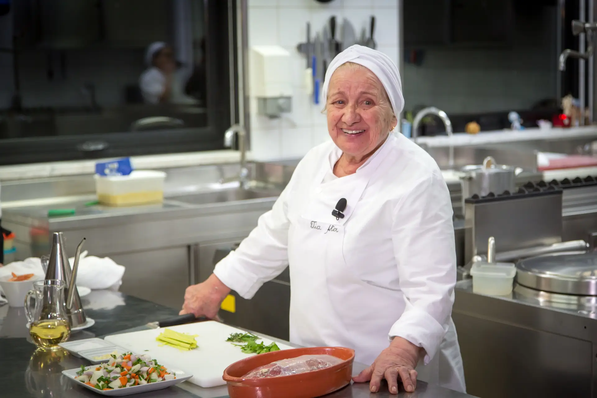 Maria Alice Marto na cozinha do restaurante