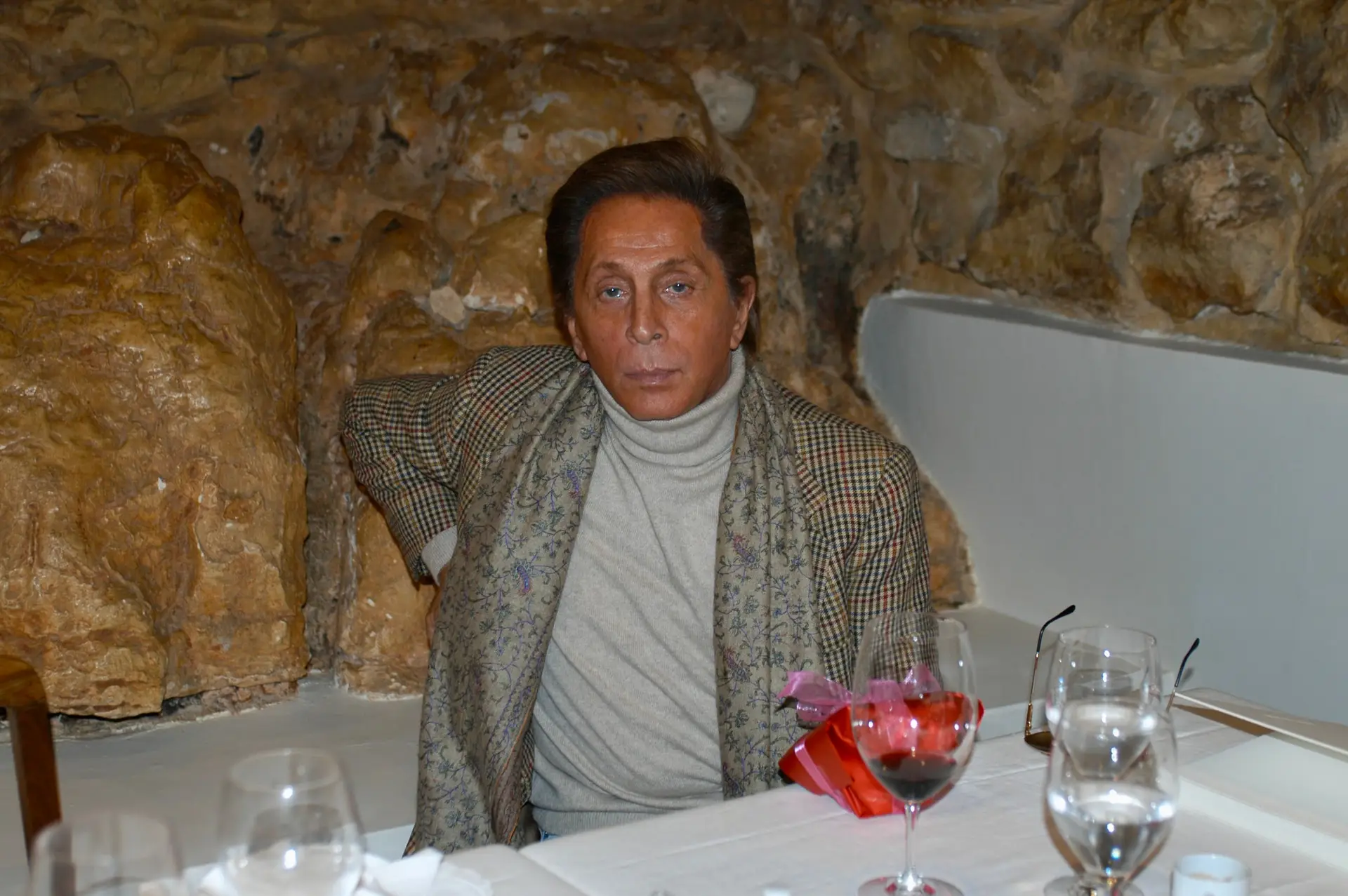 Estilista Valentino no restaurante Tia Alice
