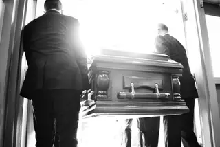 A família fez o funeral a Maria mas enterrou o corpo errado por falhas num hospital do Algarve. Não foi caso único
