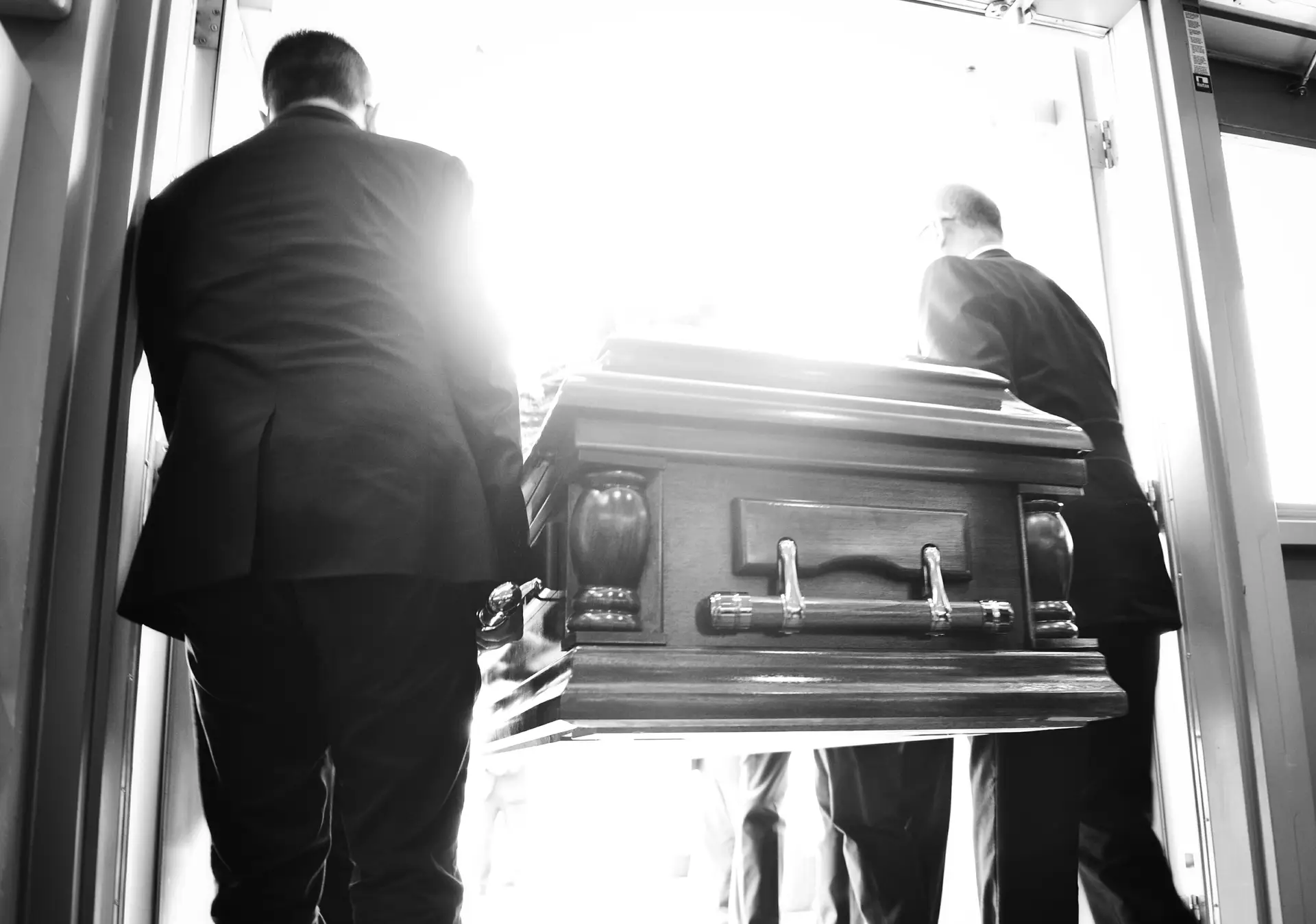 A família fez o funeral a Maria mas enterrou o corpo errado por falhas num hospital do Algarve. Não foi caso único