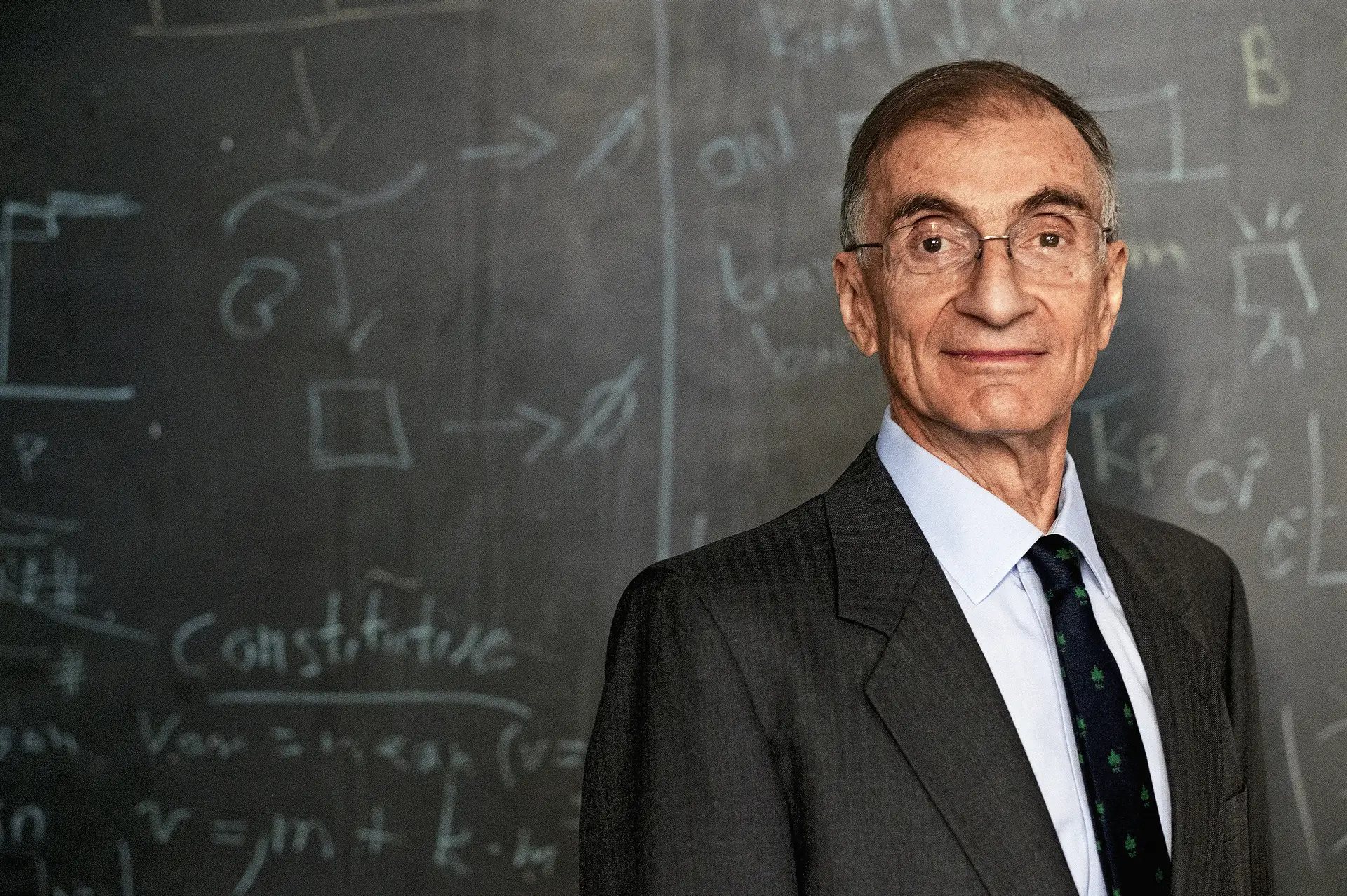 Joel E. Cohen doutorou-se em Matemática Aplicada em Harvard
