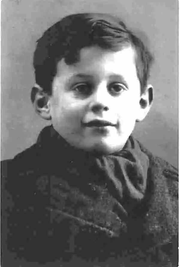 Mordecai Paldiel fotografado pela polícia suiça, com 7 anos