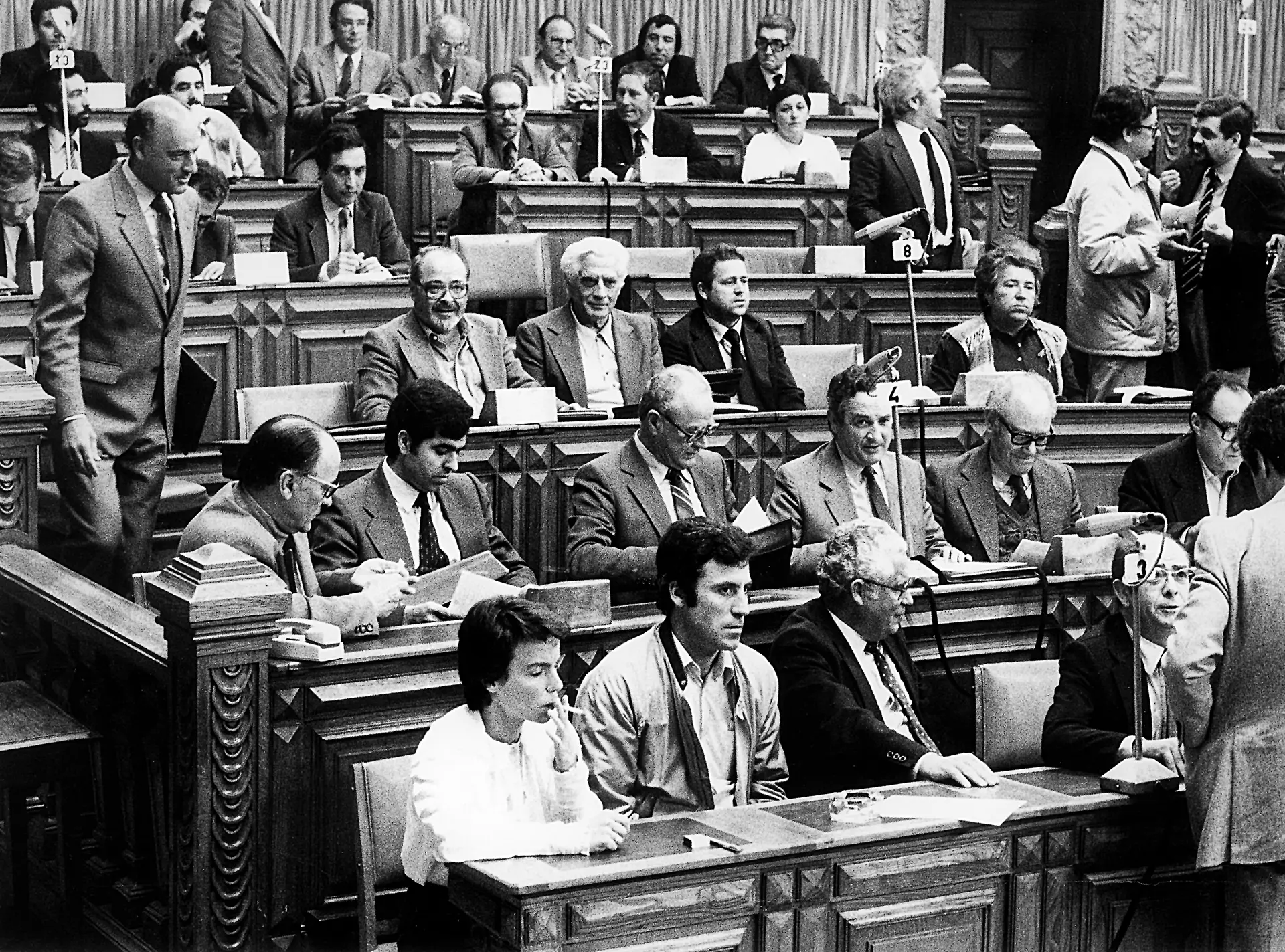 Na bancada parlamentar do PCP, na Assembleia Constituinte, entre Zita Seabra e Carlos de Brito