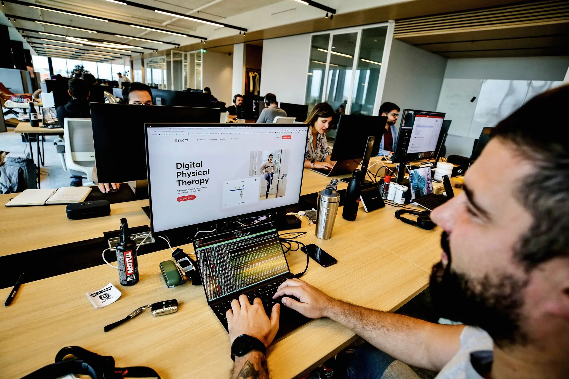 A Sword Health inventou uma plataforma digital para fazer fisioterapia à distância