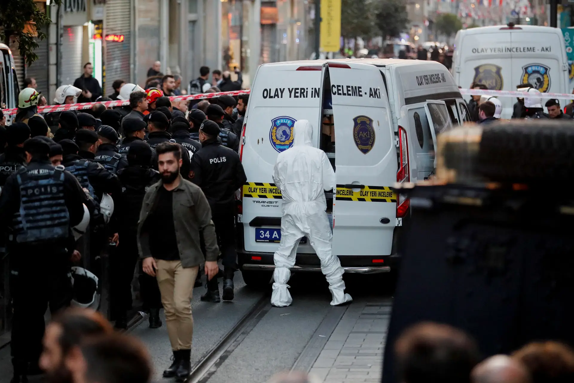 Explosão no centro de Istambul provoca pelo menos seis mortos e dezenas de feridos, Presidente Erdogan fala em "atentado terrorista"